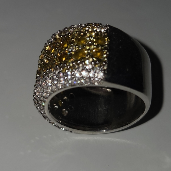 Dazzling Gold and Silver Women's Ring - Picture 3 of 4